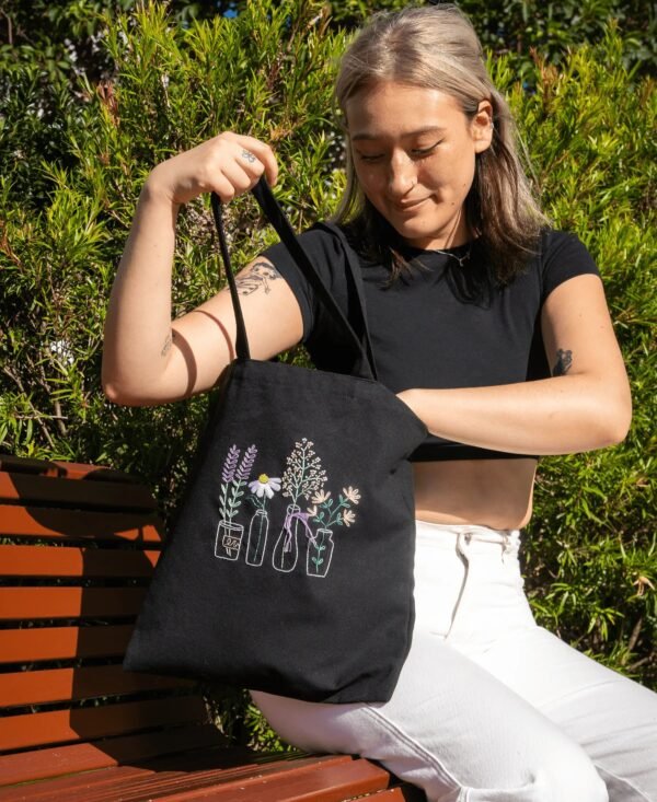 GARDEN JARS - Embroidered Tote Bag Kit