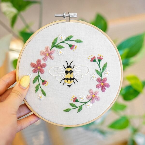 HONEY BEE - Embroidery Kit