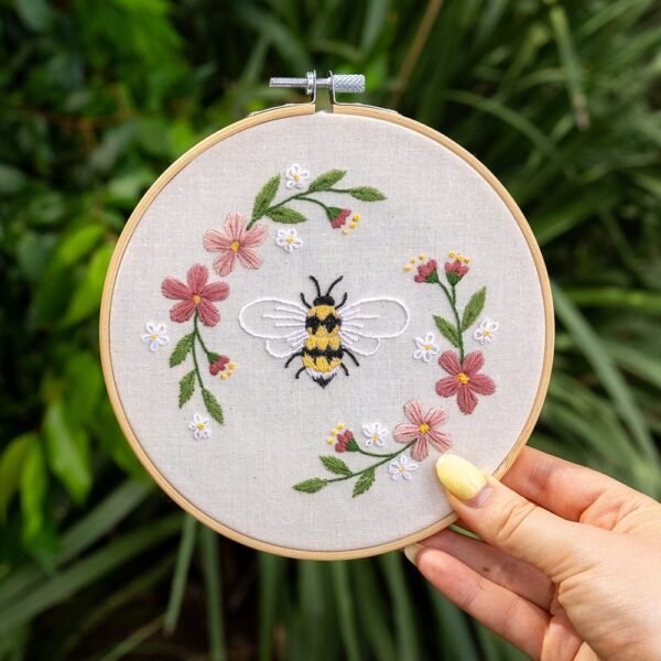 HONEY BEE - Embroidery Kit