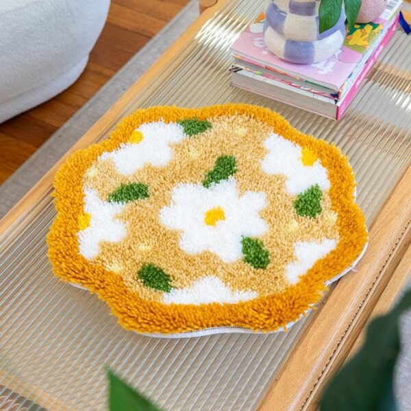 DELIGHTFUL DAISIES - Rug Making Kit-DIY Needlepoint