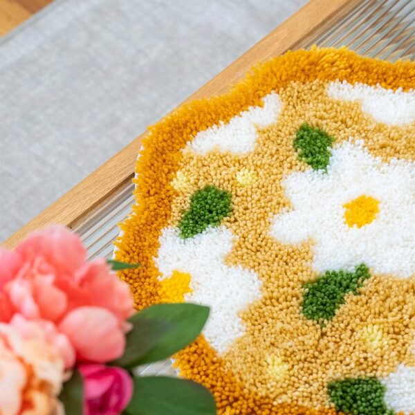 DELIGHTFUL DAISIES - Rug Making Kit-DIY Needlepoint