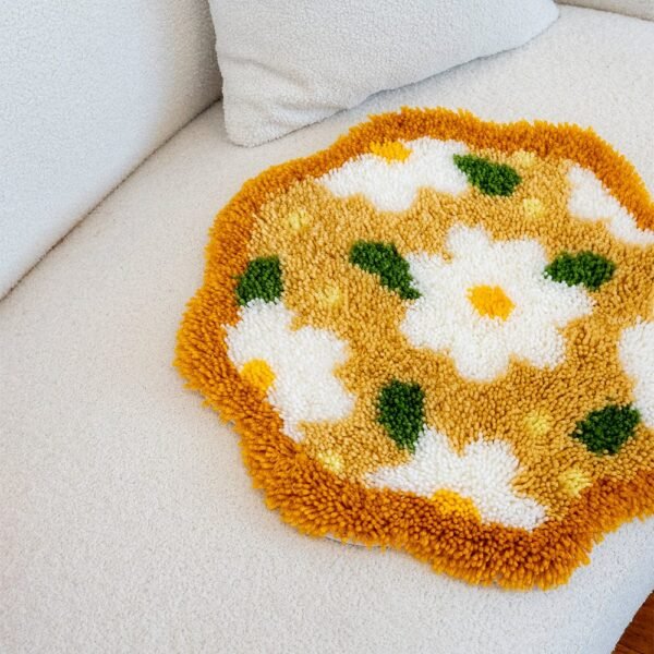 DELIGHTFUL DAISIES - Rug Making Kit-DIY Needlepoint