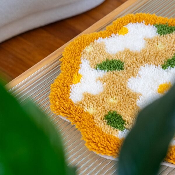 DELIGHTFUL DAISIES - Rug Making Kit-DIY Needlepoint
