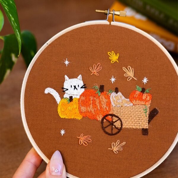 CAT IN THE PATCH - Embroidery Kit