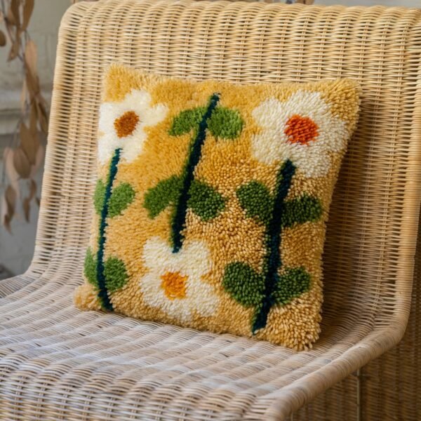 EARTHY PICK OF THE BUNCH - Latch Hook Cushion Kit-DIY Needlepoint