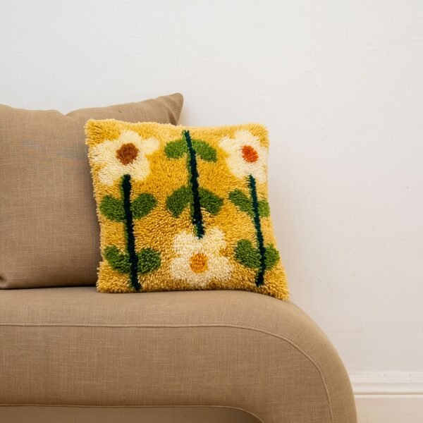 EARTHY PICK OF THE BUNCH - Latch Hook Cushion Kit-DIY Needlepoint