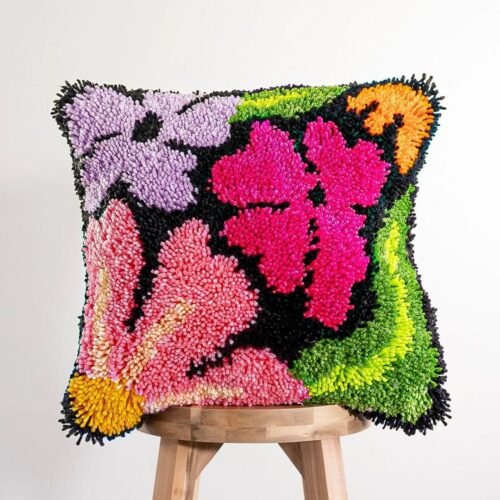 PRETTY PETALS BLACK - Latch Hook Cushion Kit unique