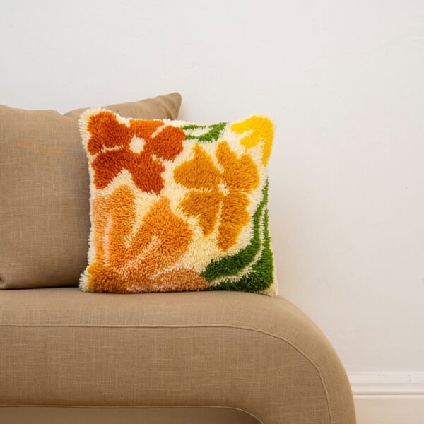 PRETTY PETALS EARTHY - Latch Hook Cushion Kit unique