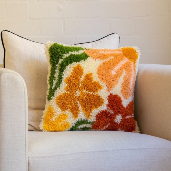 PRETTY PETALS EARTHY - Latch Hook Cushion Kit unique