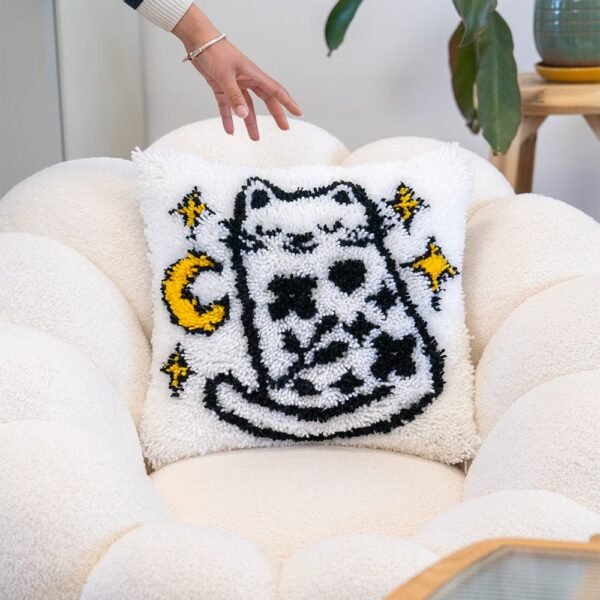 PURRFECTLY MAGICAL - Latch Hooking Cushion Kit