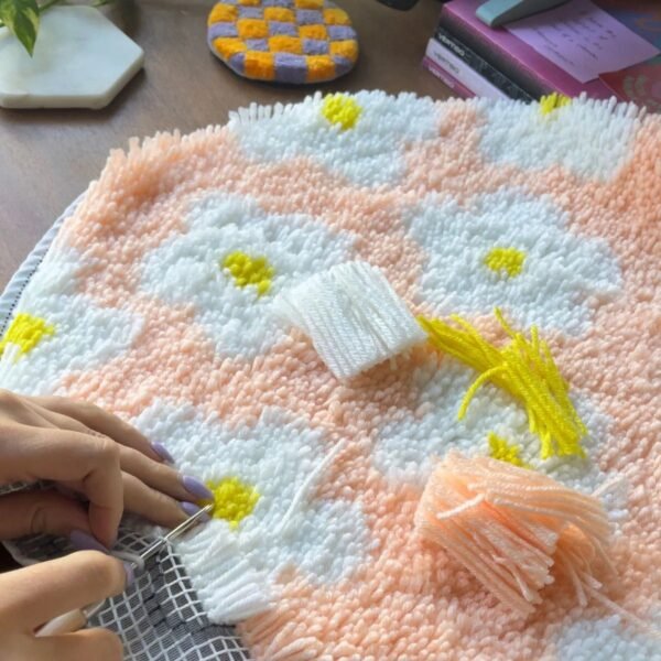 FLOWER BOMB DAISY - Rug Making Kit
