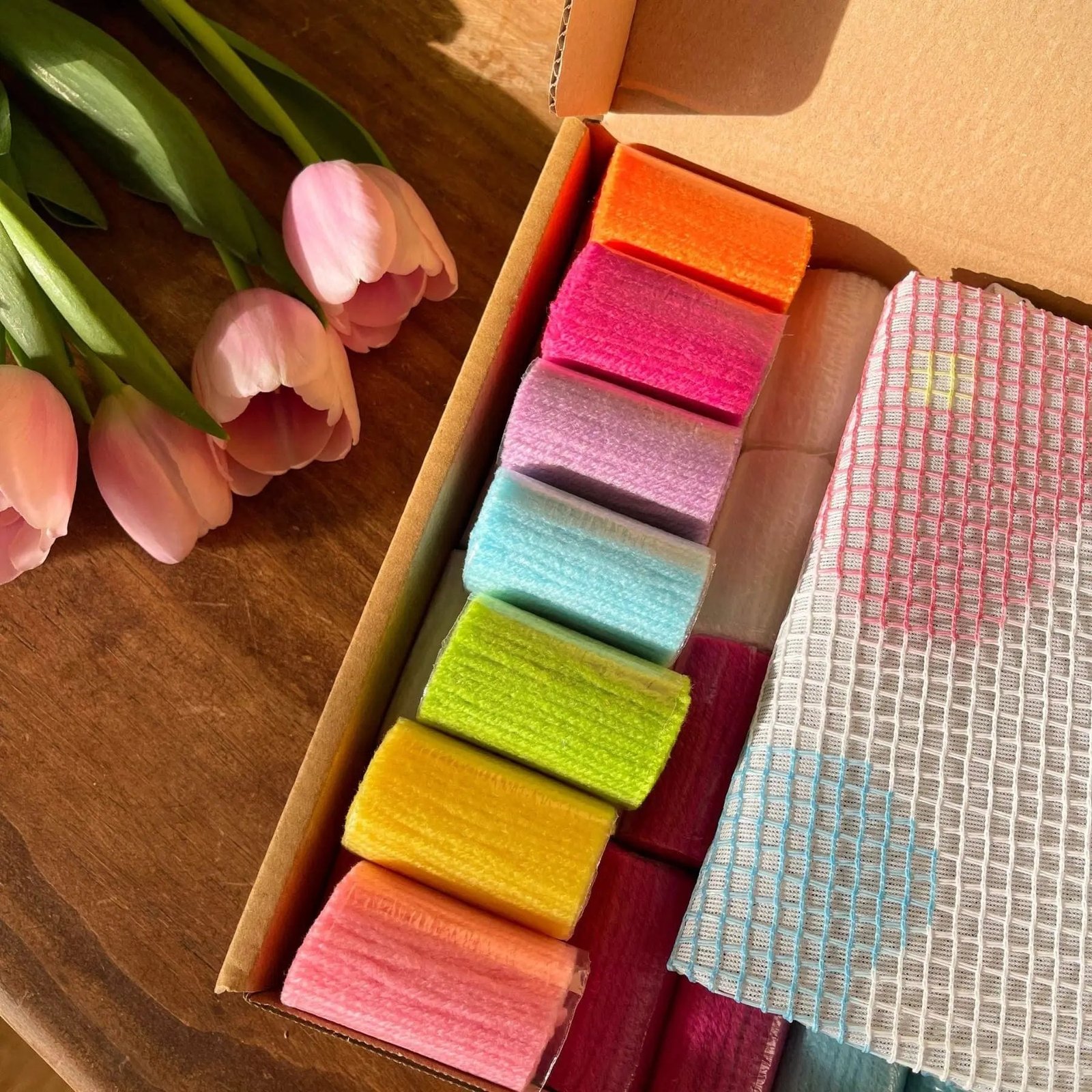 FLOWER BOMB RAINBOW - Rug Making Kit- Handmade Tufting Embroidery Art for Beginners