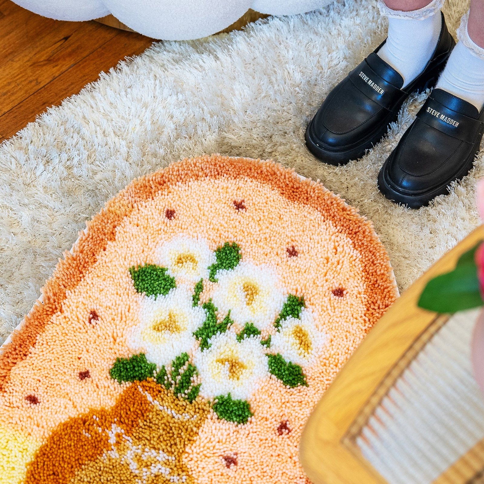 SOFT NEUTRALS - Latch Hooking Bundle-Step-by-Step Guide to Making Your Moss Rug