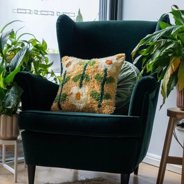 EARTHY PICK OF THE BUNCH - Latch Hook Cushion Kit-DIY Needlepoint