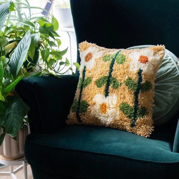 EARTHY PICK OF THE BUNCH - Latch Hook Cushion Kit-DIY Needlepoint