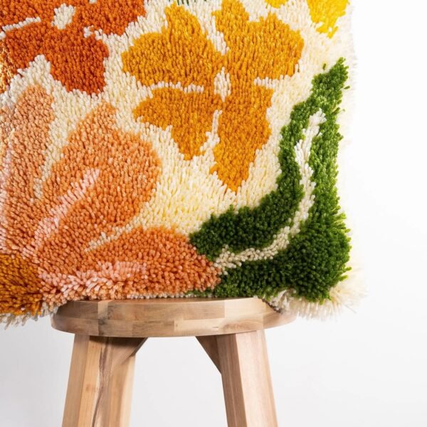 PRETTY PETALS EARTHY - Latch Hook Cushion Kit unique