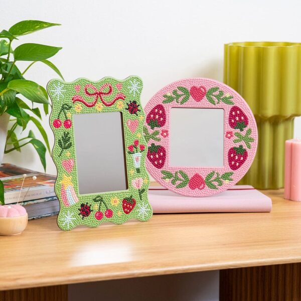 Strawberry Sweetheart - Diamond Painting Mirror Frame Kit