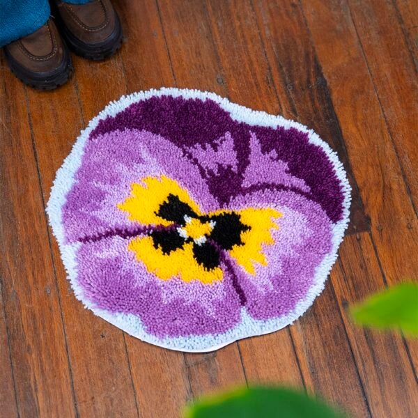 PRECIOUS PANSY - Latch Hook Rug Kit