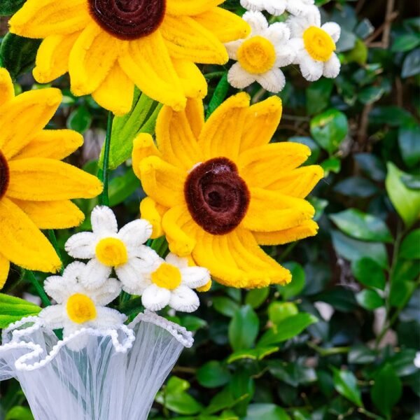GOLDEN SUNFLOWERS - Pipe Cleaner Bouquet Kit