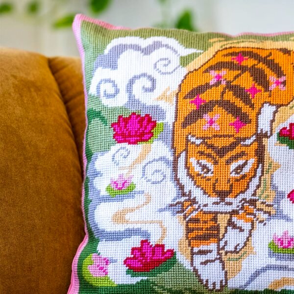 GENTLE TIGER - Tapestry Needlepoint Cushion Kit