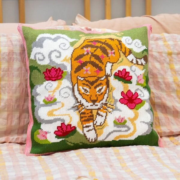 GENTLE TIGER - Tapestry Needlepoint Cushion Kit